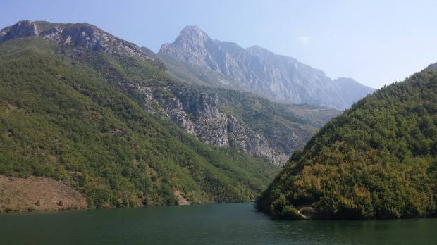 cosa vedere albania lago koman